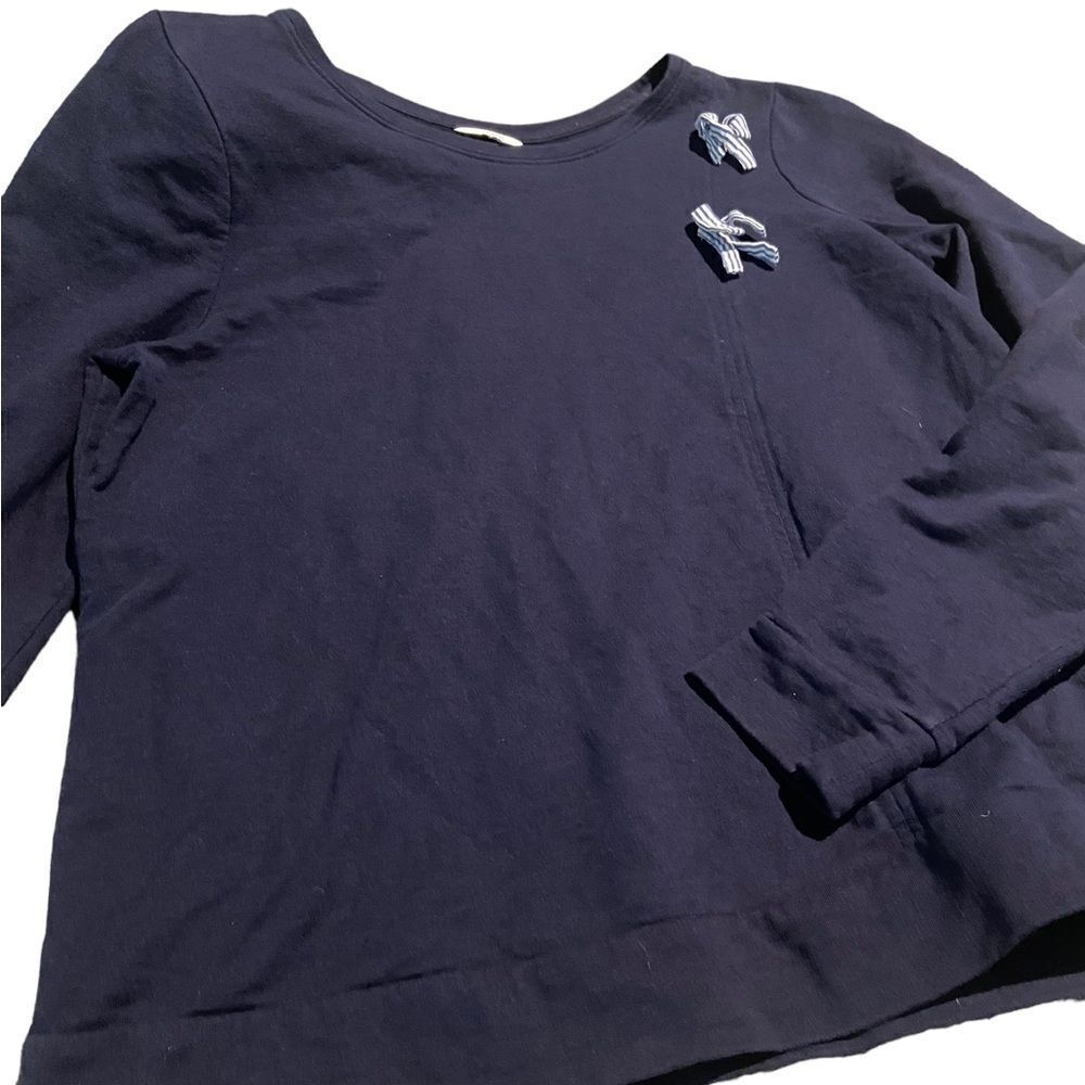 Crown and Ivy size large cute sweatshirt excellent condition.